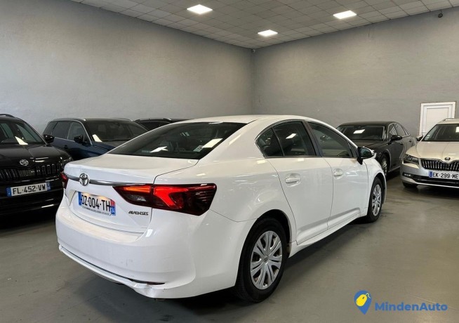 toyota-avensis-16d-4d-112cv-de-201602-big-3