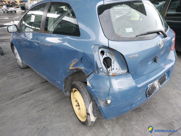 toyota-yaris-ii-10-69-vvt-i-ref-334266-big-3