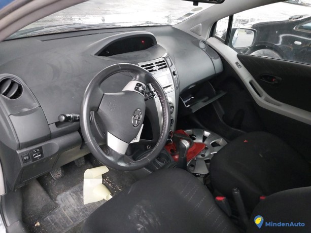 toyota-yaris-ii-10-69-vvt-i-ref-334266-big-4