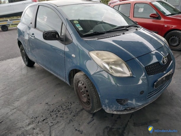 toyota-yaris-ii-10-69-vvt-i-ref-334266-big-1