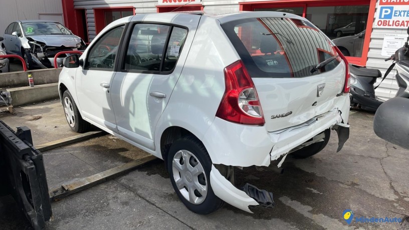 dacia-sandero-1-reference-du-vehicule-12138887-big-2