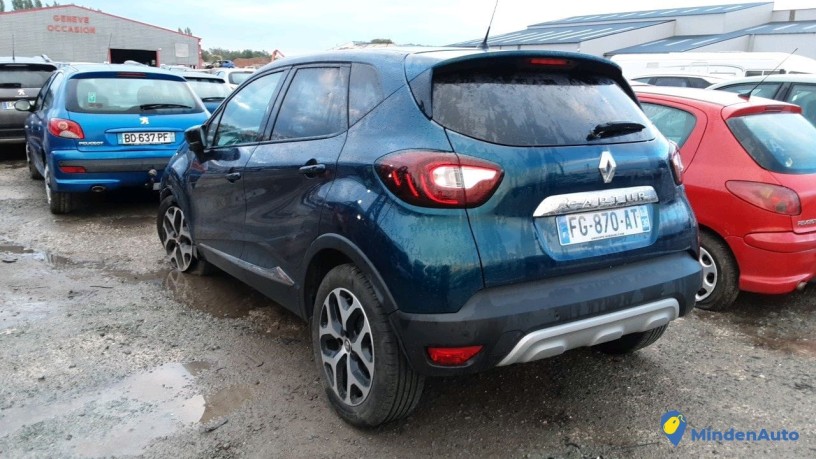 renault-captur-fg-870-at-big-1