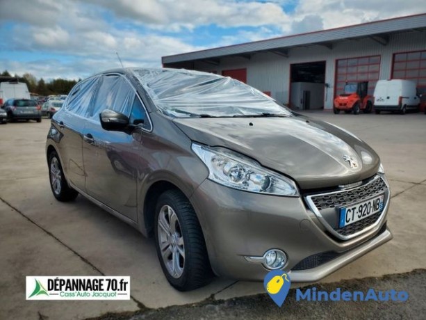 peugeot-208-allure-12-vti-82-big-0