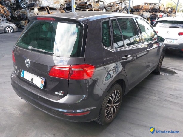 volkswagen-golf-sportsvan-14-tsi-125-essence-334419-big-2