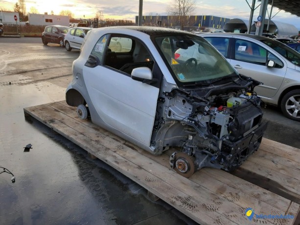 smart-fortwo-coupe-ii-eq-82-electrique-big-3