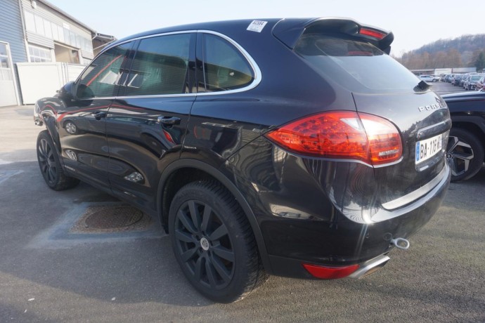 porsche-cayenne-2-societe-big-13