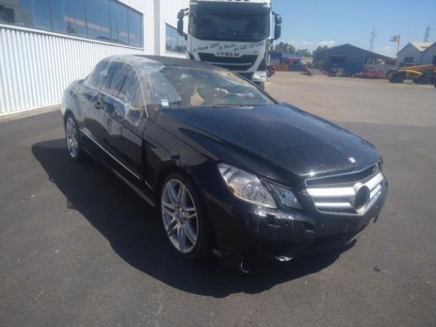 mercedes-benz-e-350-e-207-cabriolet-3l-265-big-1