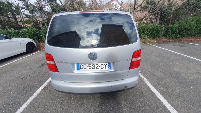 volkswagen-touran-1-big-3