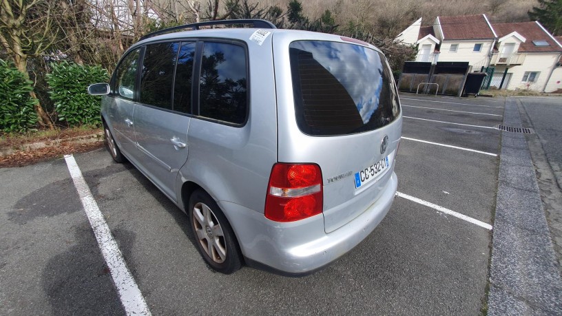 volkswagen-touran-1-big-2