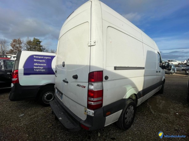 mercedes-sprinter-213d-129-big-1