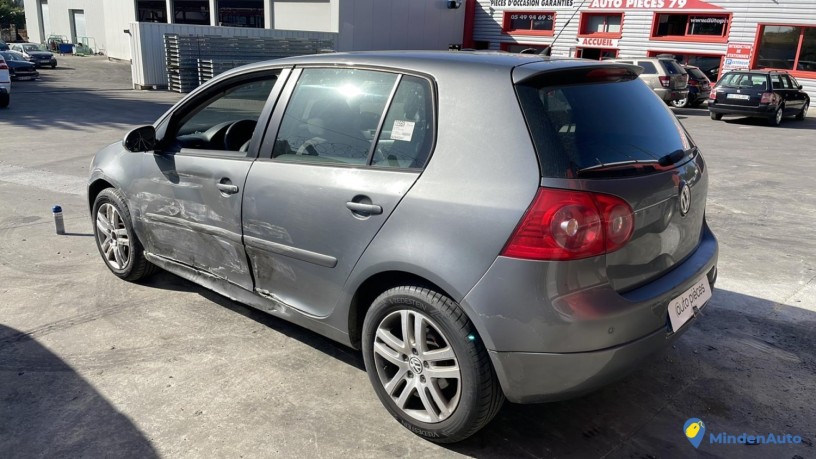 volkswagen-golf-5-12023653-big-2