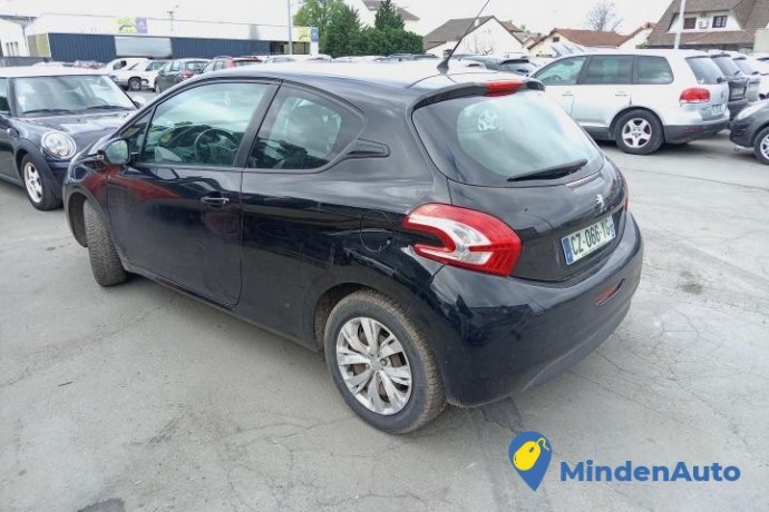 peugeot-208-12-e-vti-82cv-e8-big-1