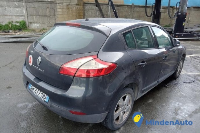 renault-megane-iii-dci-130cv-g8-big-3