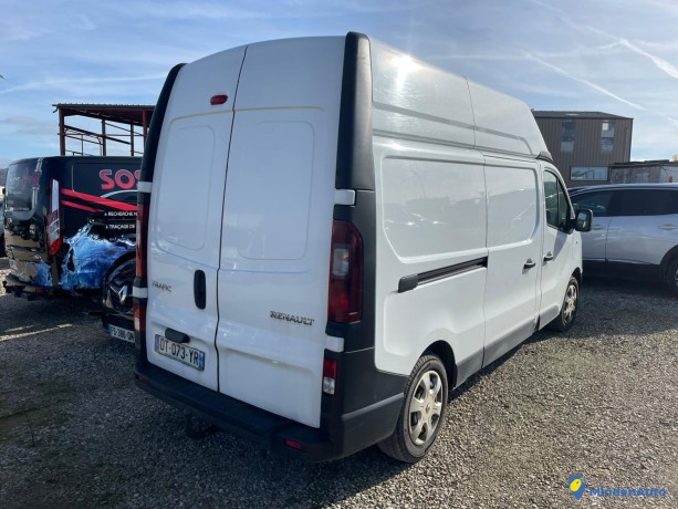 renault-trafic-iii-16-dci-120-big-3