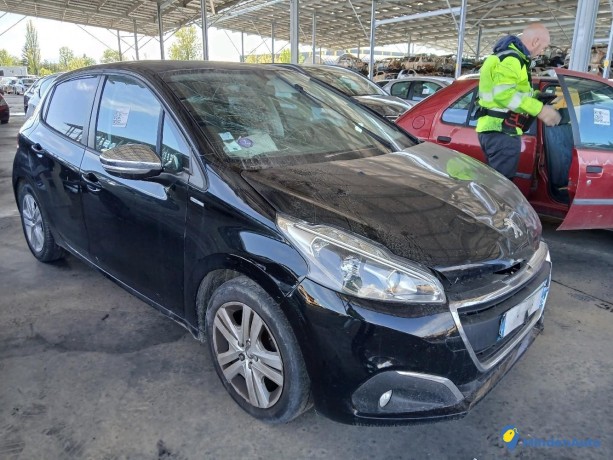 peugeot-208-2-12i-82-style-essence-big-0