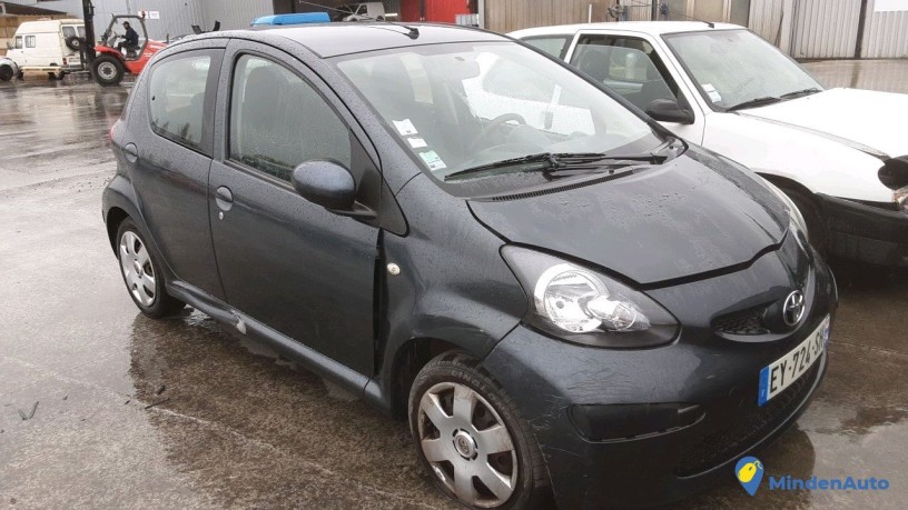 toyota-aygo-ey-724-sh-big-2