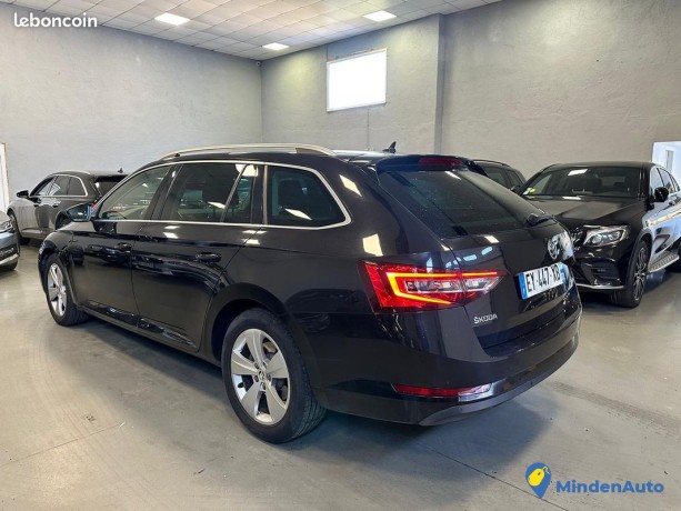 skoda-superb-combi-150cv-dsg-i-2o19-big-3