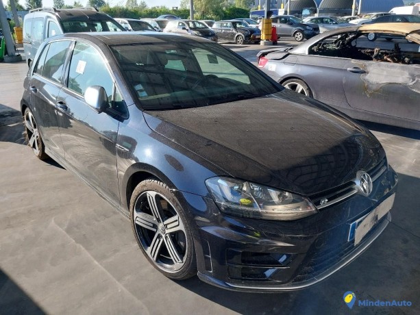 volkswagen-golf-vii-r-20-tsi-300-4motion-essence-big-2