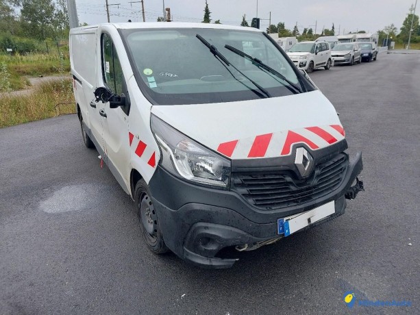 renault-trafic-iii-16-dci-95-gazole-big-3