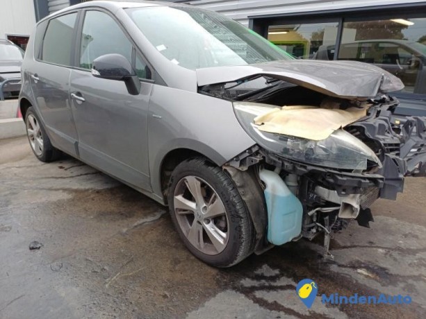 renault-scenic-3-phase-3-13351434-big-2