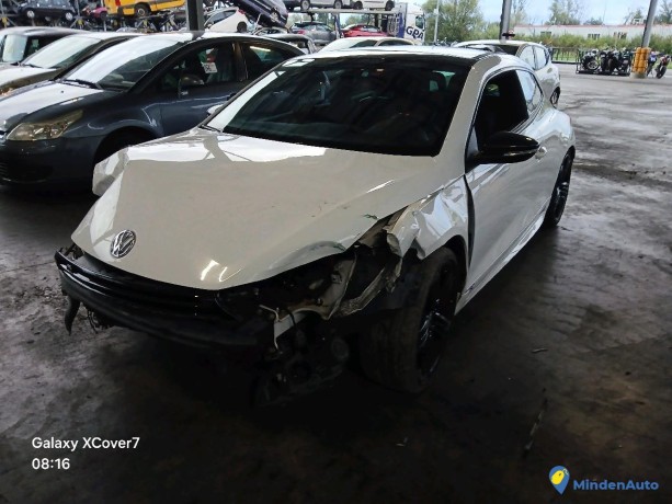 volkswagen-scirocco-r-20-tsi-265-essence-big-2