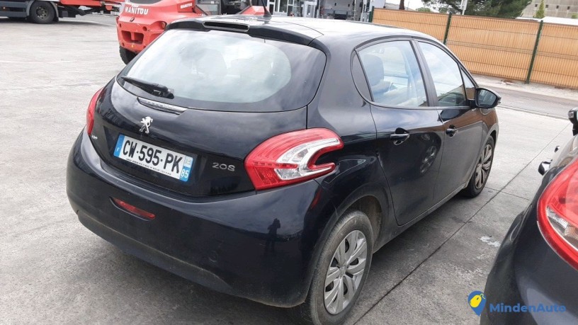 peugeot-208-cw-595-pk-big-3