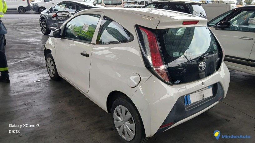 toyota-aygo-ii-10-vvt-i-68-sopstar-essence-big-1