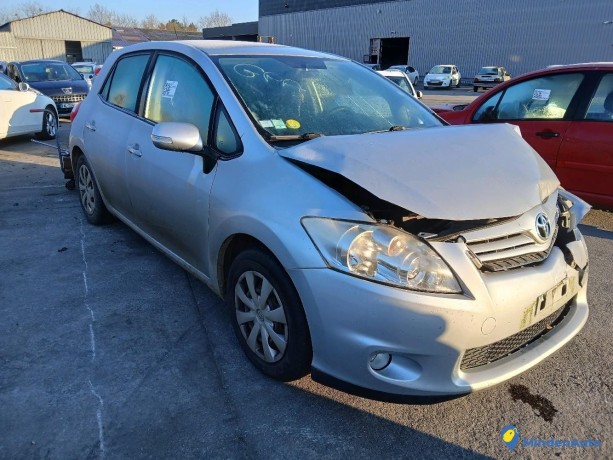 toyota-auris-2-14-d4d-90-gazole-big-0