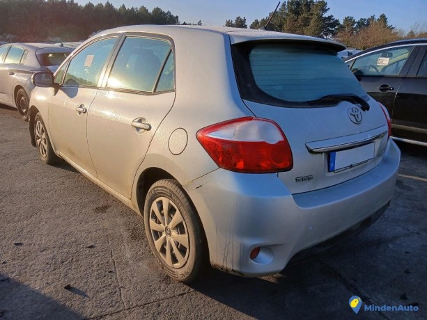 toyota-auris-2-14-d4d-90-gazole-big-1