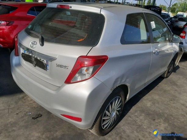 toyota-yaris-iii-13-vvt-i-100-ref-322573-big-1