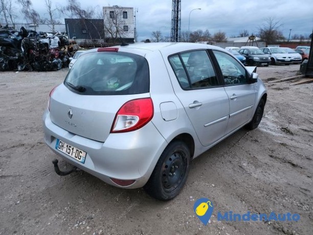 renault-clio-iii-12l-75-big-2