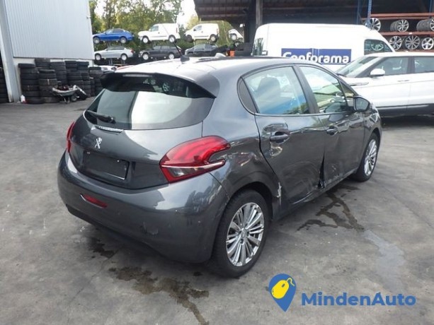 peugeot-208-bluehdi-100-style-big-3