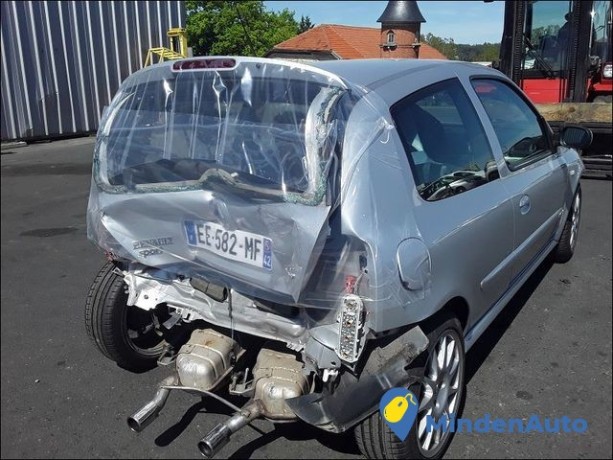 renault-clio-20-rs-180-big-3