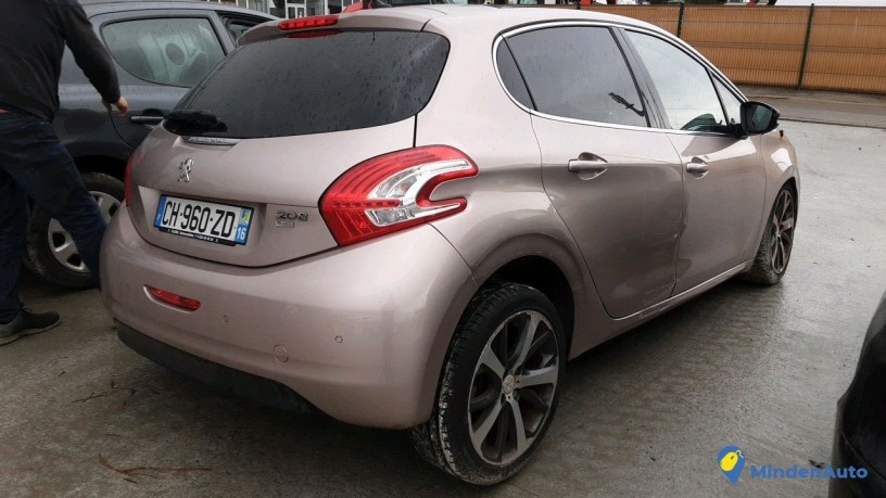 peugeot-208-ch-960-zd-big-1