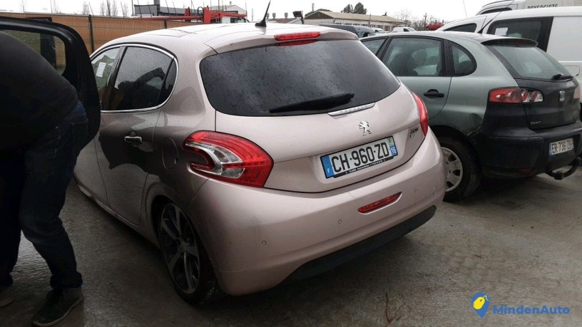 peugeot-208-ch-960-zd-big-3