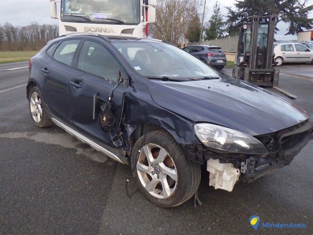 volvo-v40-cross-country-16-d2-115ch-fap-ss-big-3