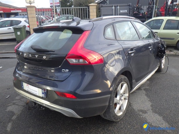 volvo-v40-cross-country-16-d2-115ch-fap-ss-big-1