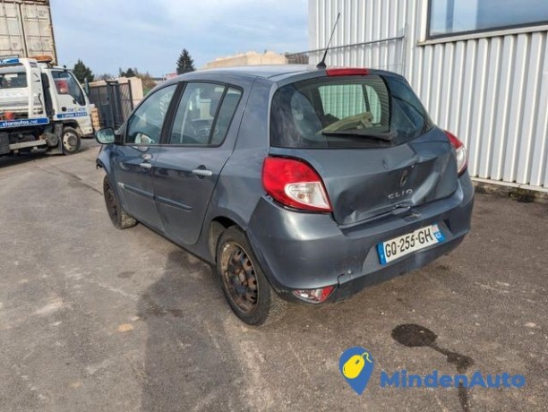 renault-clio-iii-12-tom-tom-big-0