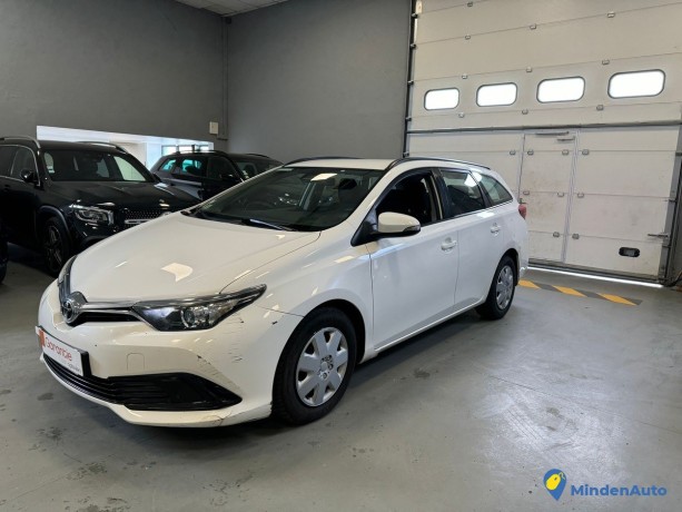 toyota-auris-touring-sports-90cv-de-2018-big-0