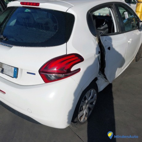 peugeot-208-16-bluehdi-100-gazole-big-3