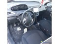 peugeot-208-12i-82-style-essence-small-4