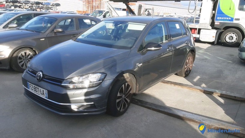 volkswagen-golf-fz-807-la-vol-non-ve-big-1