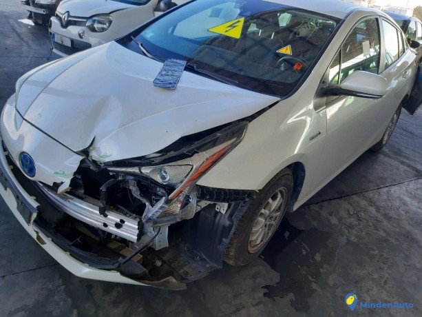 toyota-prius-122h-dynamic-ref-313665-big-1