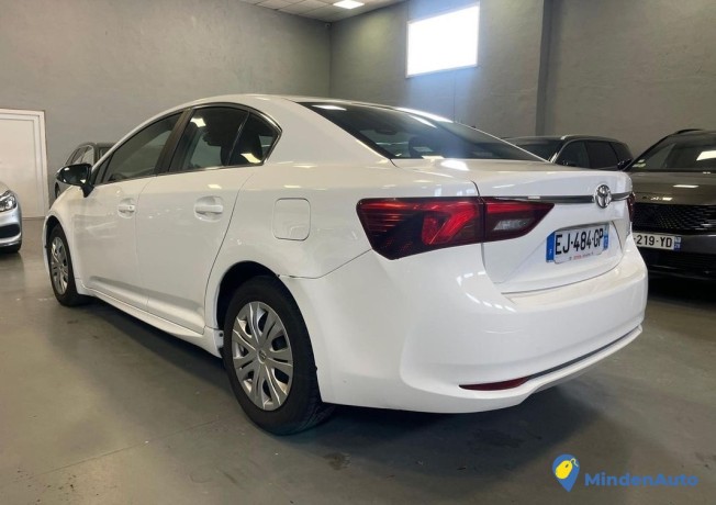 toyota-avensis-16d-4d-112cv-du-2017-big-2