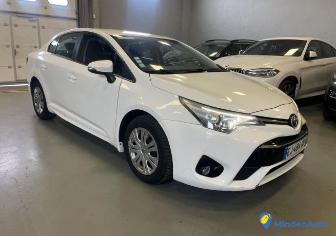 toyota-avensis-16d-4d-112cv-du-2017-big-1