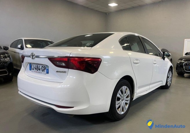 toyota-avensis-16d-4d-112cv-du-2017-big-3