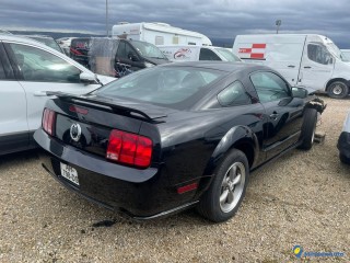 FORD Mustang GT Coupé 4.6 V8 305