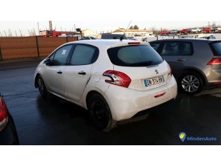 PEUGEOT 208   DN-914-BW