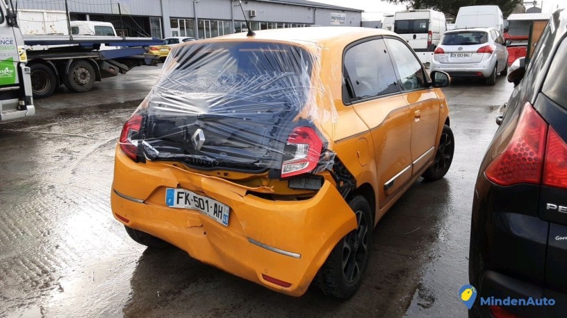 renault-twingo-fk-501-ah-big-3