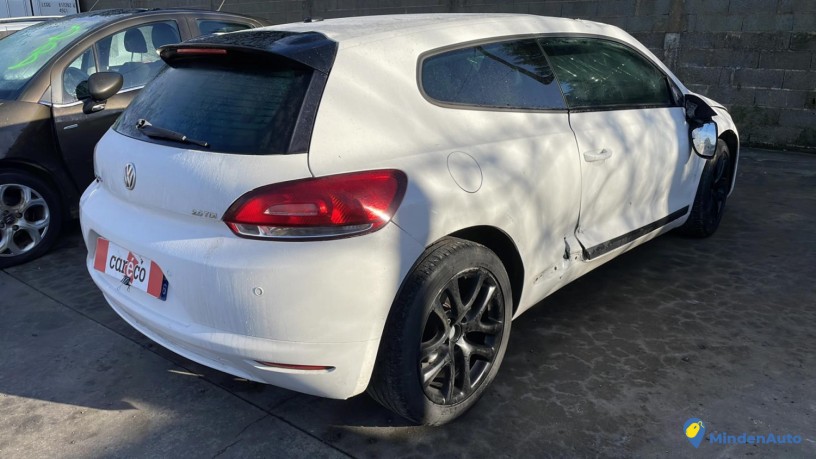 volkswagen-scirocco-20tdi-140cv-sport-pack-big-2